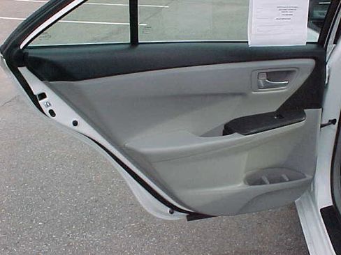 Used 2016 Toyota Camry LE FWD image 16