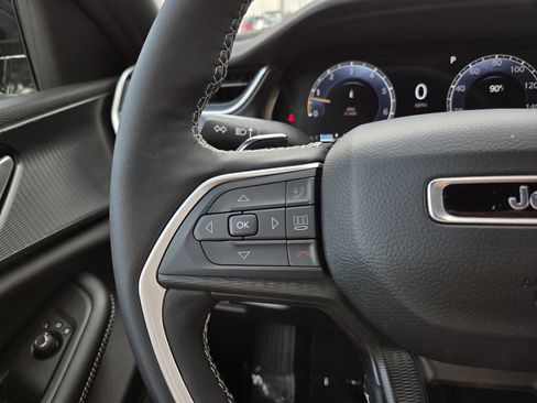 New 2025 Jeep Grand Cherokee Altitude image 22