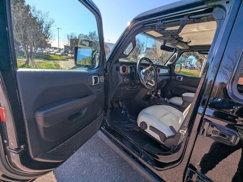 Used 2022 Jeep Gladiator Mojave w/ Cold Weather Group image 8