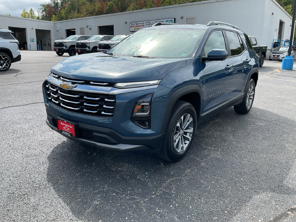 Used 2025 Chevrolet Equinox LT w/ Convenience Package II FWD image 4