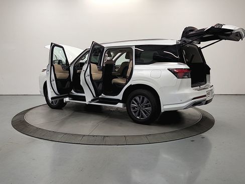 Used 2026 INFINITI QX80 Pure w/ Cargo Package RWD image 12