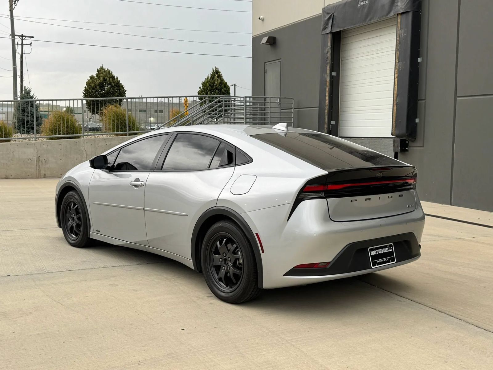 Used 2023 Toyota Prius LE AWD/4WD image 3