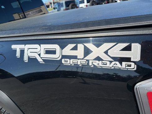 Used 2020 Toyota Tacoma TRD Off-Road AWD/4WD image 15