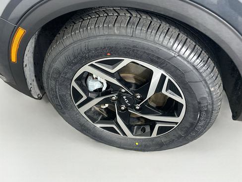 Used 2024 Kia Sportage LX image 11