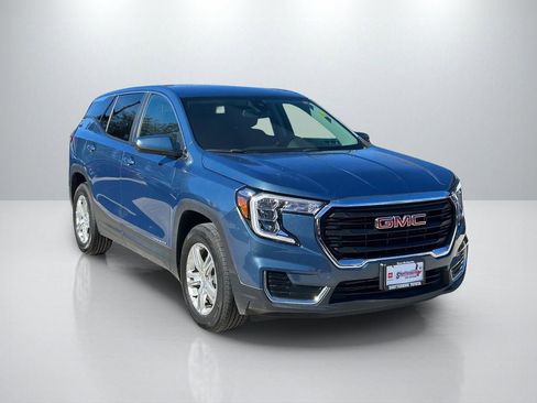 Used 2024 GMC Terrain SLE image 3