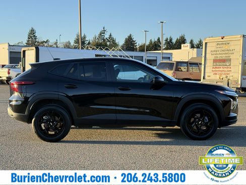 Used 2025 Chevrolet Trax LS w/ LS Convenience Package image 6