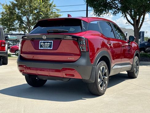 Used 2025 Nissan Kicks SV AWD/4WD image 8
