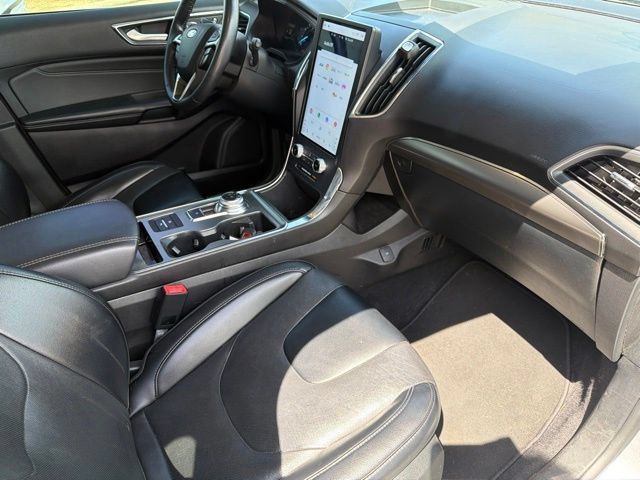 Used 2022 Ford Edge Titanium w/ Equipment Group 301A AWD/4WD image 35