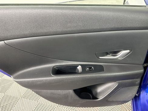 Used 2024 Hyundai Elantra SE FWD image 23