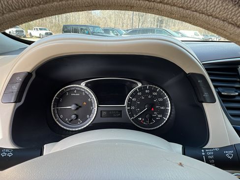 Used 2013 INFINITI JX35 FWD w/ Premium Pkg image 32