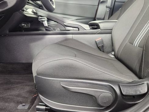 Certified 2025 Hyundai Elantra Sport FWD image 11
