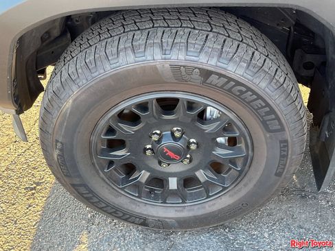 Certified 2025 Toyota 4Runner TRD Off-Road Premium AWD/4WD image 8