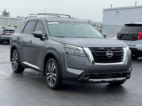 Used 2025 Nissan Pathfinder Platinum w/ Cargo Package FWD image 2