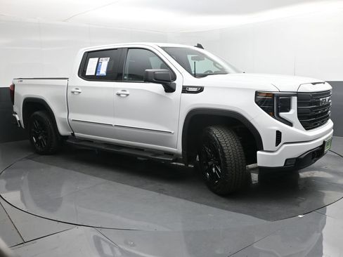 Used 2025 GMC Sierra 1500 Elevation w/ Preferred Package image 7