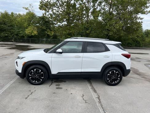 Used 2022 Chevrolet TrailBlazer LT w/ Confidence II Package FWD image 5