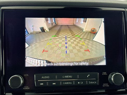 Used 2022 Nissan Titan SV image 25