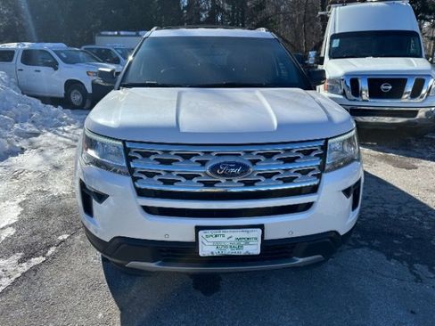 Used 2019 Ford Explorer XLT w/ Equipment Group 202A image 8