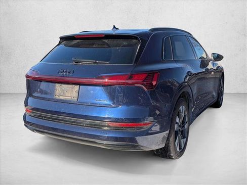 Used 2022 Audi e-tron Premium w/ Convenience Plus Package image 4