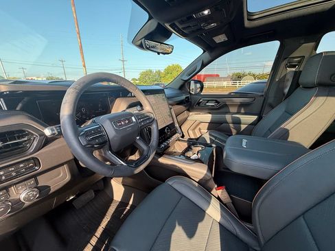 Used 2025 GMC Yukon AT4 w/ AT4 Premium Package AWD/4WD image 14