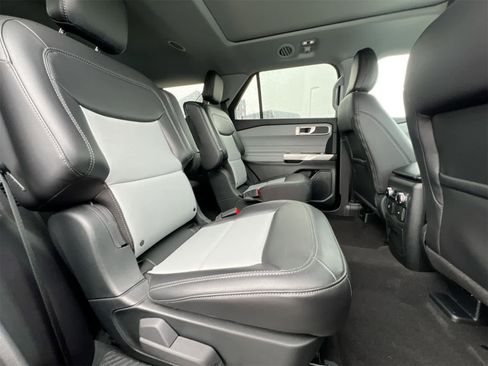 Used 2023 Ford Explorer XLT w/ Equipment Group 202A image 20