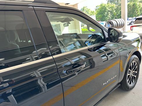 Certified 2025 Ford Expedition Platinum AWD/4WD image 11