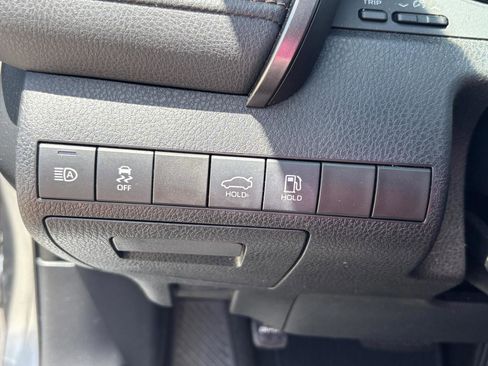 Used 2020 Toyota Camry LE image 20