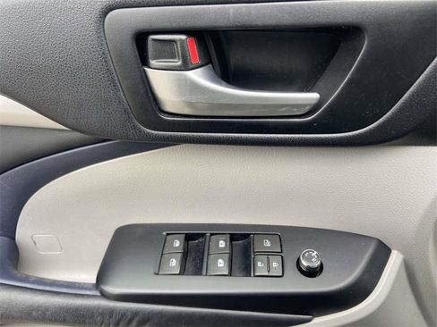 Used 2015 Toyota Highlander XLE image 14