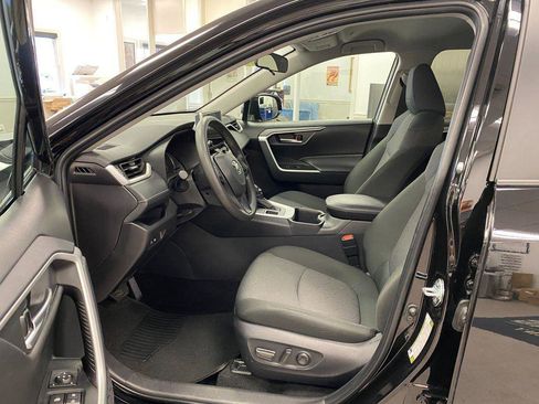 Used 2025 Toyota RAV4 XLE image 10