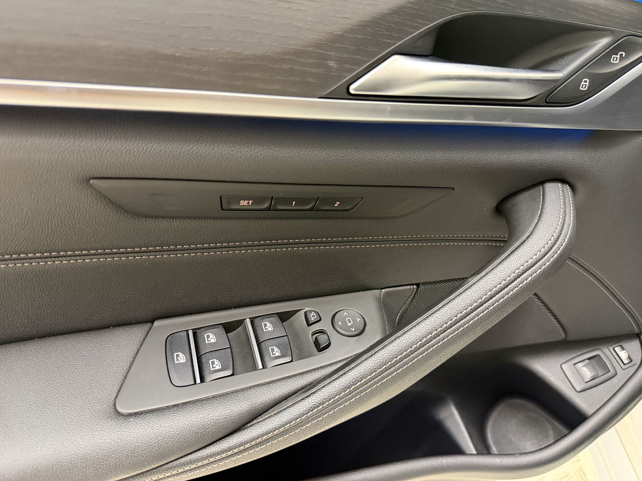 Certified 2023 BMW 530e w/ Convenience Package RWD image 15