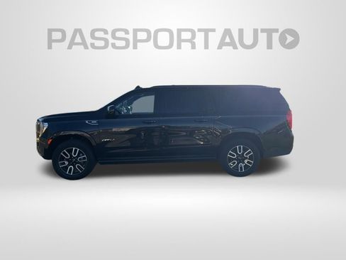 Used 2021 GMC Yukon XL AT4 w/ AT4 Premium Plus Package AWD/4WD image 7