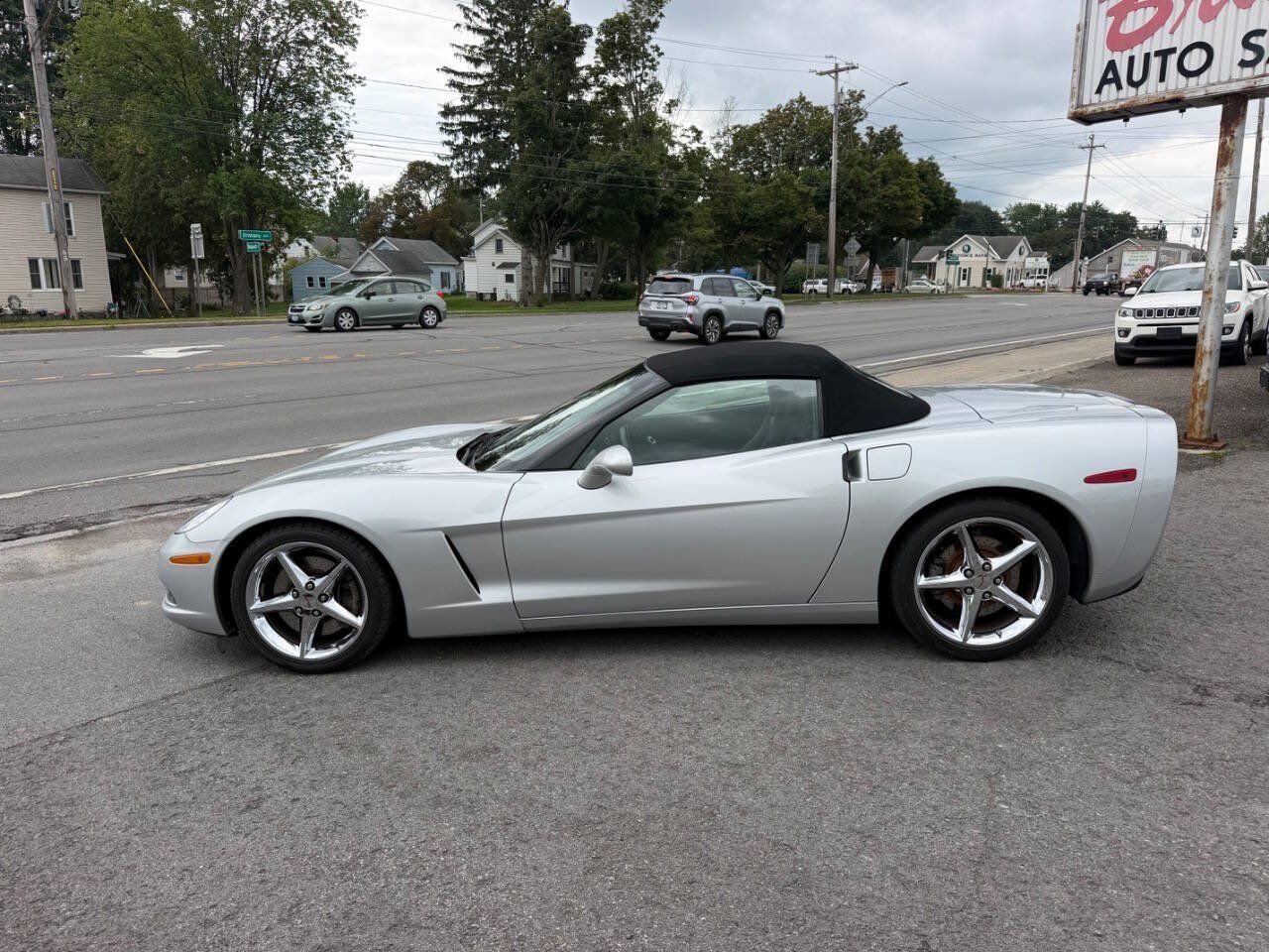 Used 2011 Chevrolet Corvette Convertible w/ Preferred Equipment Group RWD image 2