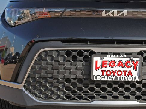 Used 2025 Kia Soul LX w/ LX Technology Package FWD image 9