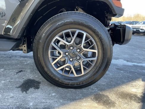 Used 2025 Jeep Wrangler Sahara image 34