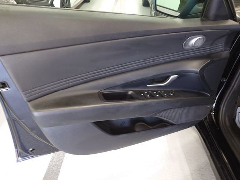 Certified 2023 Hyundai Elantra Limited FWD image 11