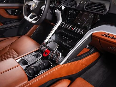 Used 2022 Lamborghini Urus AWD/4WD image 56