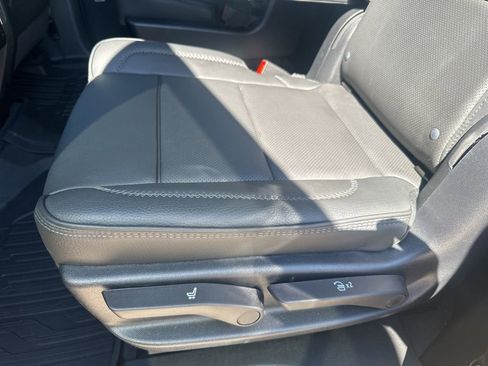 Used 2025 GMC Yukon Denali w/ Denali Reserve Package image 34