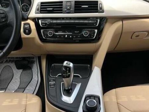 Used 2018 BMW 320i Sedan image 18