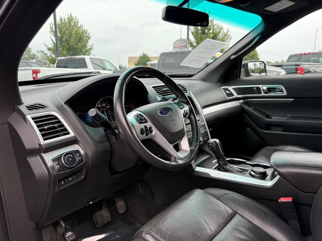 Used 2015 Ford Explorer XLT w/ Equipment Group 202B AWD/4WD image 11