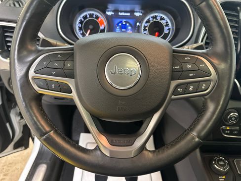 Used 2019 Jeep Cherokee Limited w/ Luxury Group AWD/4WD image 13