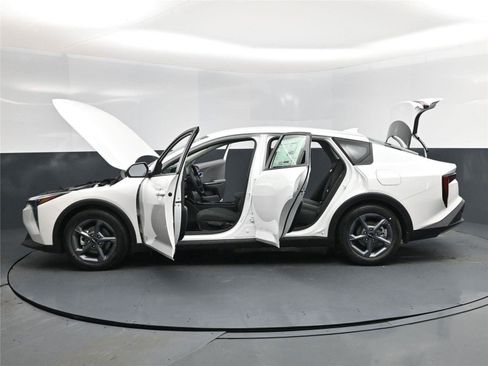 New 2025 Kia K4 LXS image 20