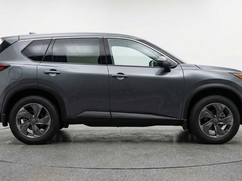 Used 2025 Nissan Rogue SV FWD image 11