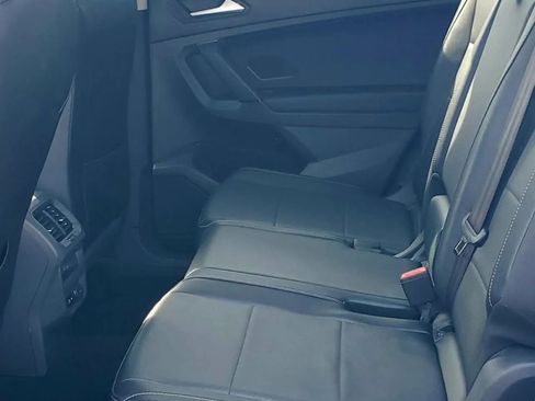 Used 2019 Volkswagen Tiguan SE image 10