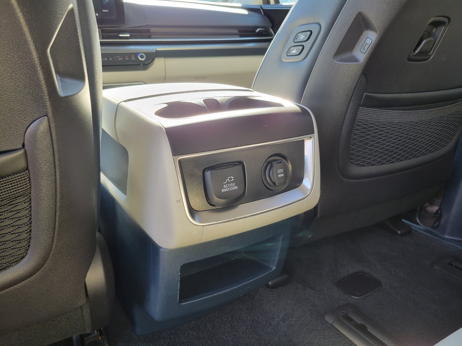 Certified 2025 Kia Carnival SX Prestige FWD image 31