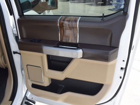 Used 2019 Ford F150 Lariat w/ Equipment Group 502A Luxury AWD/4WD image 13