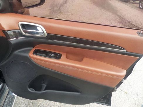 Used 2012 Jeep Grand Cherokee Overland Summit RWD image 16