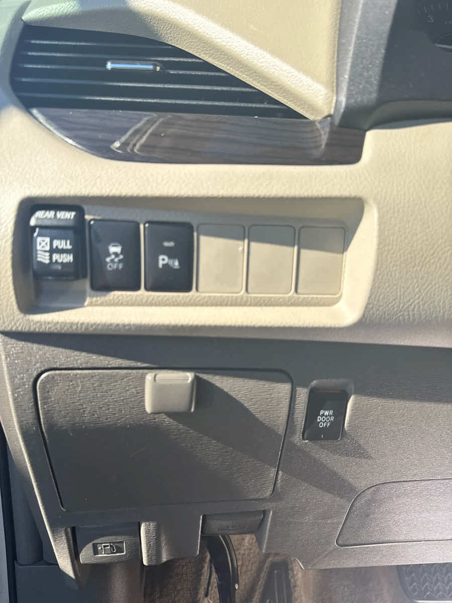 Used 2018 Toyota Sienna XLE w/ XLE Navigation Package FWD image 21