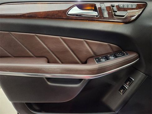 Used 2015 Mercedes-Benz GL 550 4MATIC image 23