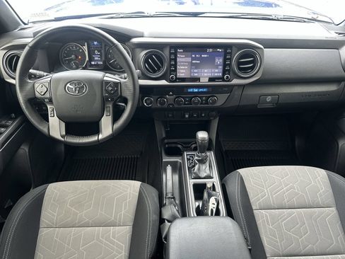 Used 2022 Toyota Tacoma TRD Off-Road w/ Black Out Package (TMS) AWD/4WD image 18