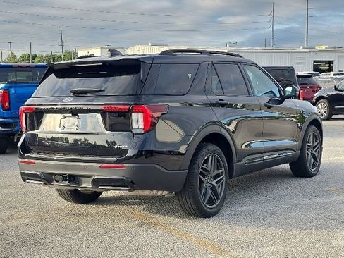 Used 2025 Ford Explorer ST-Line w/ ST-Line Street Pack AWD/4WD image 5