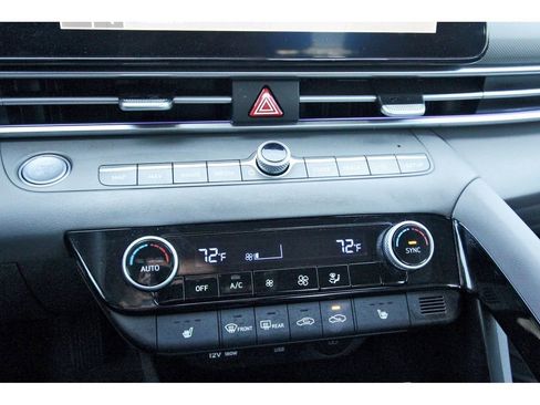 Certified 2025 Hyundai Elantra SEL image 28